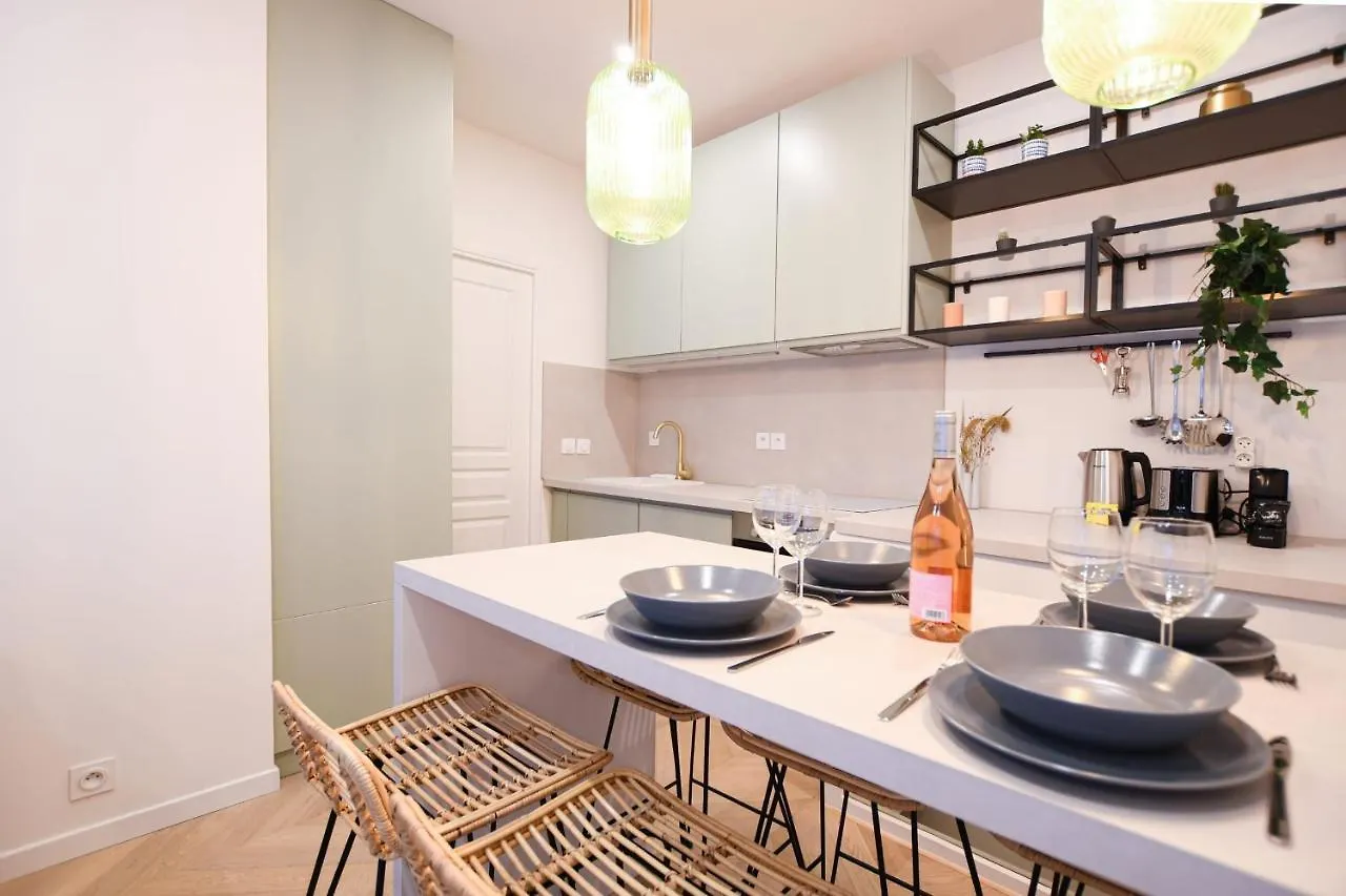 Apartament Guestready - Beautiful Apartement For 6 - Champs Elysees Paryż